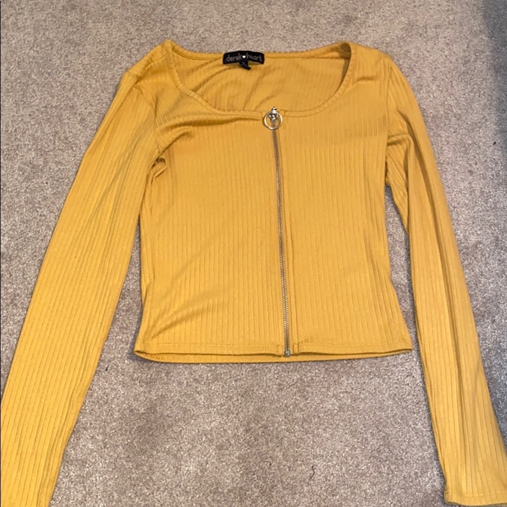 zip up shirt